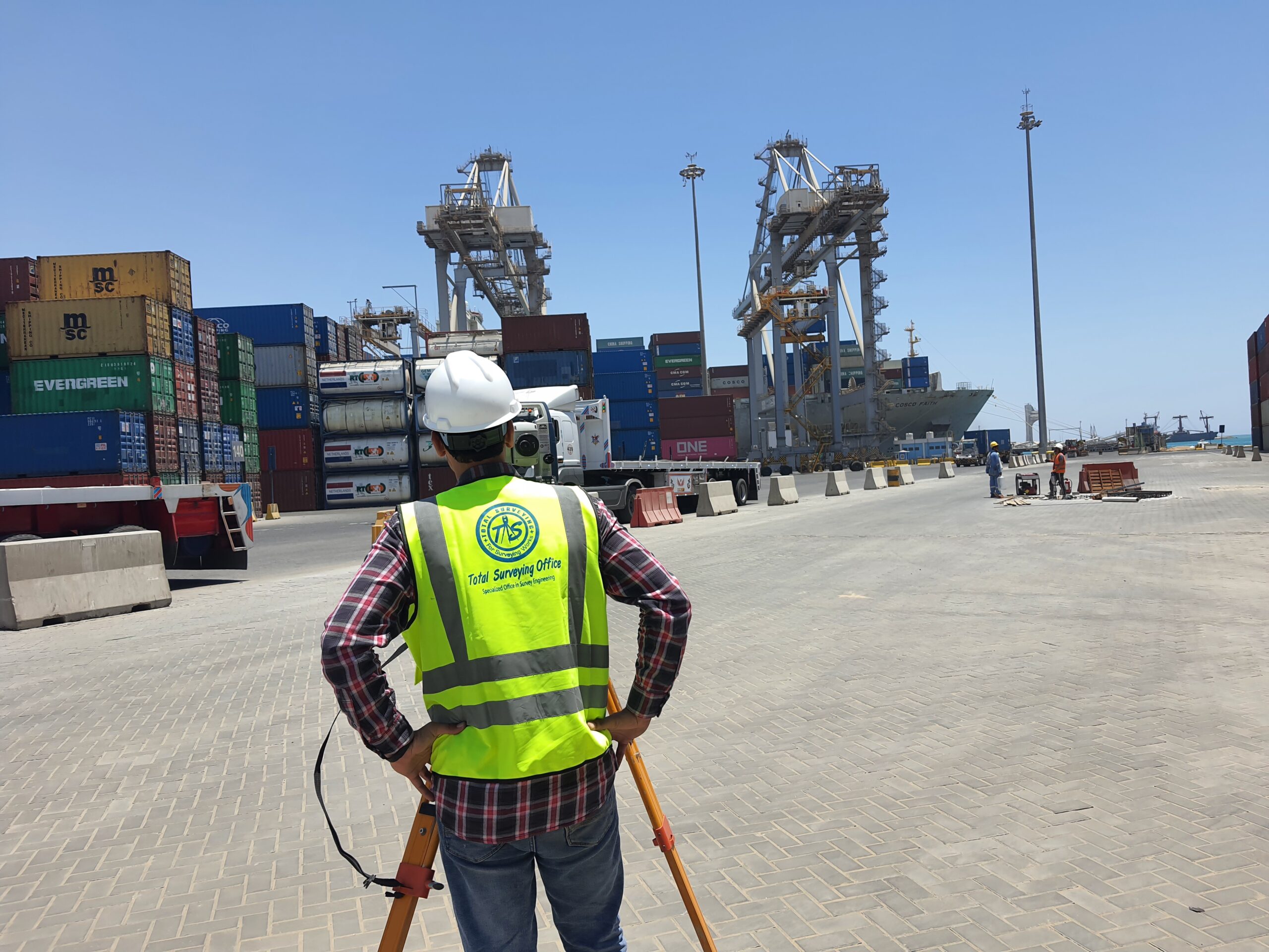 اعمال المساحة بميناء دبي العين السخنه