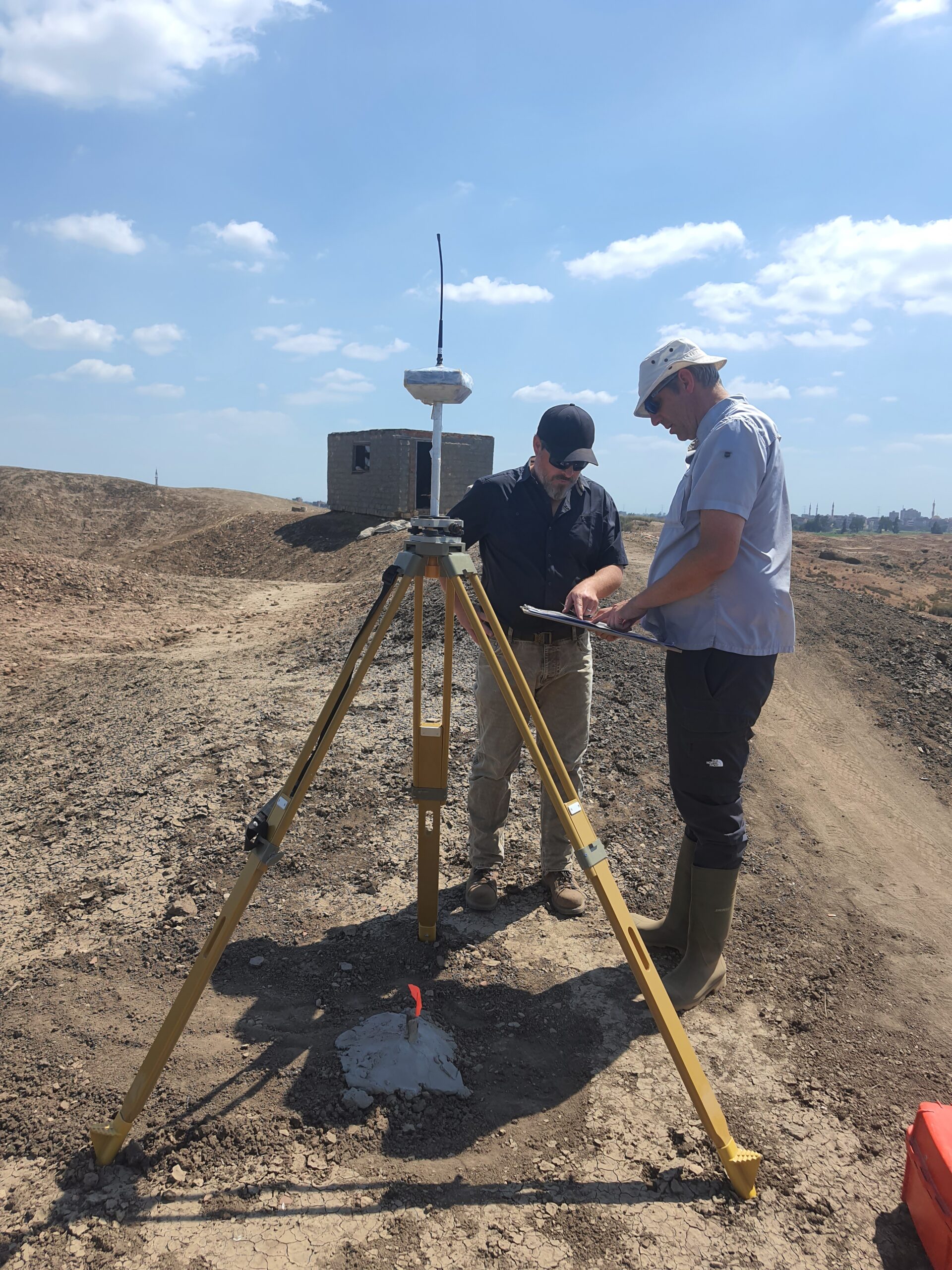 توتال سرفيينج مع خبراء الاثار